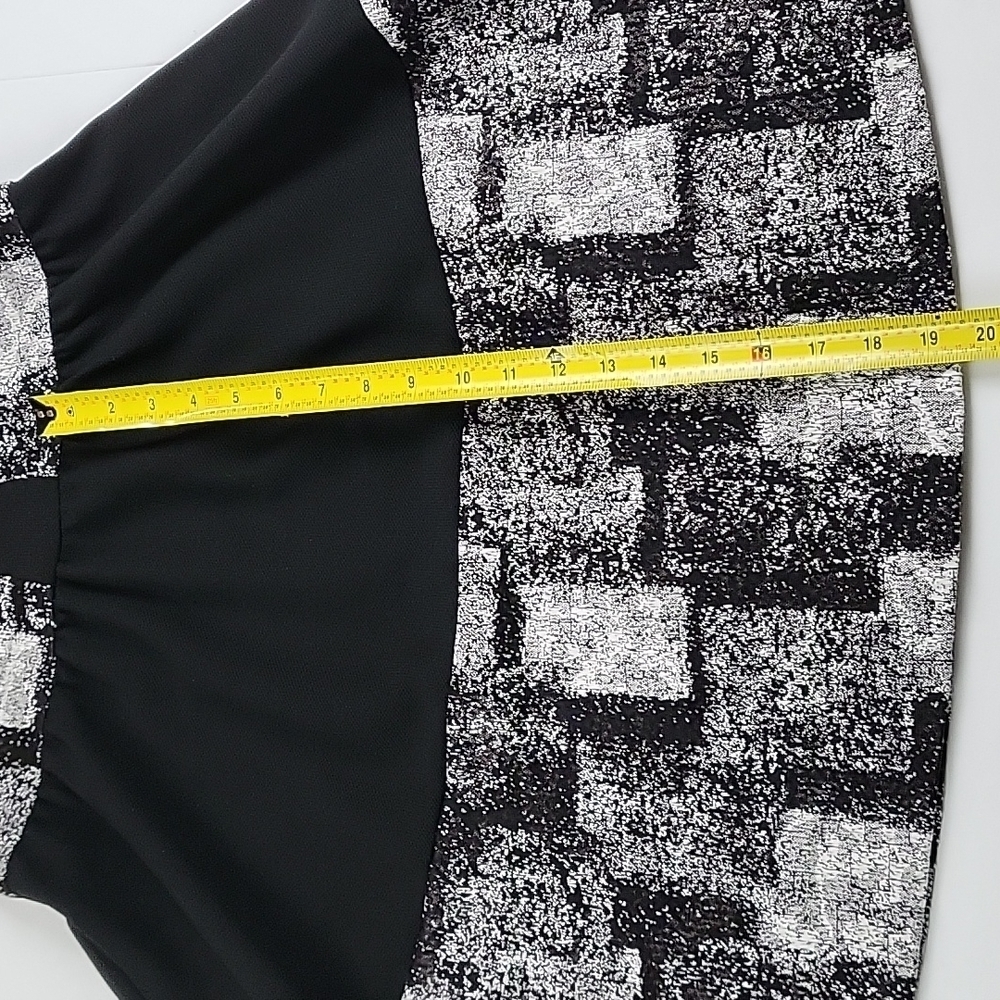 Betsey Johnson Black White Abstract Textured Short Sleeve Fit & Flare Dress - Picture 16 of 16